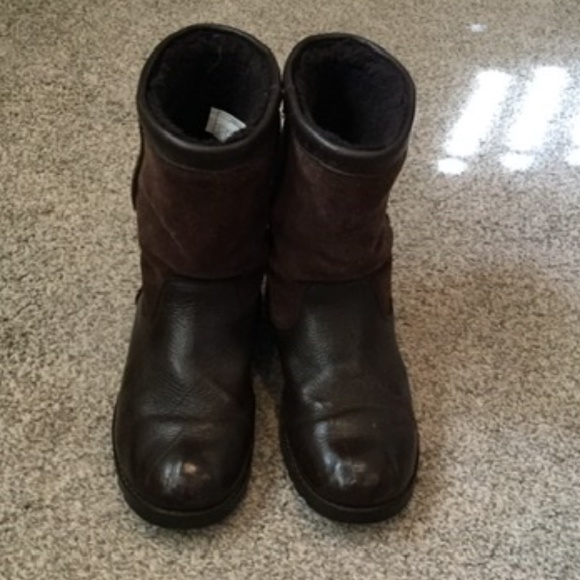 Ugg Brown Leather Children’s Boots - Picture 3 of 8